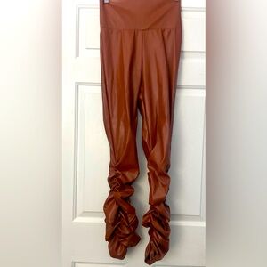 Brown runched faux leather leggings w/ tags